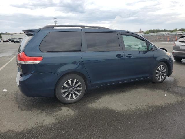 Photo 2 VIN: 5TDKK3DC2BS101324 - TOYOTA SIENNA LE 