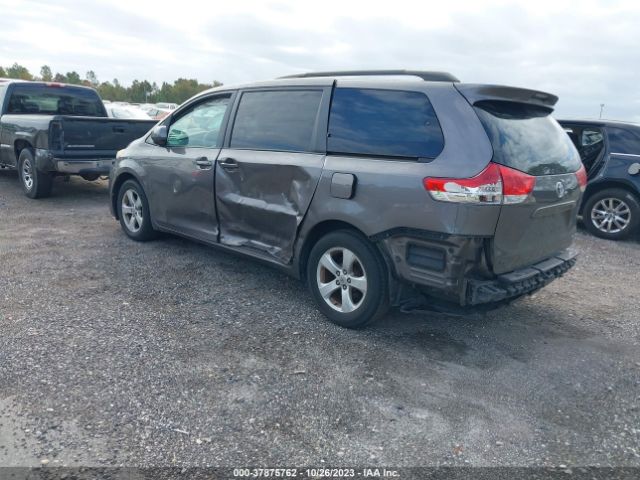 Photo 2 VIN: 5TDKK3DC2BS107169 - TOYOTA SIENNA 