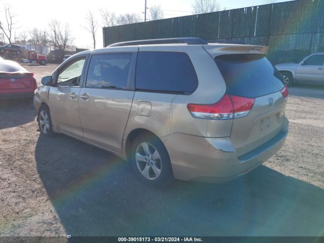 Photo 2 VIN: 5TDKK3DC2BS113327 - TOYOTA SIENNA 