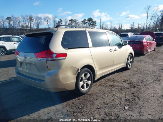 Photo 3 VIN: 5TDKK3DC2BS113327 - TOYOTA SIENNA 