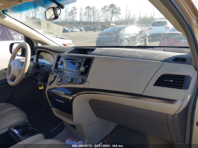 Photo 4 VIN: 5TDKK3DC2BS113327 - TOYOTA SIENNA 