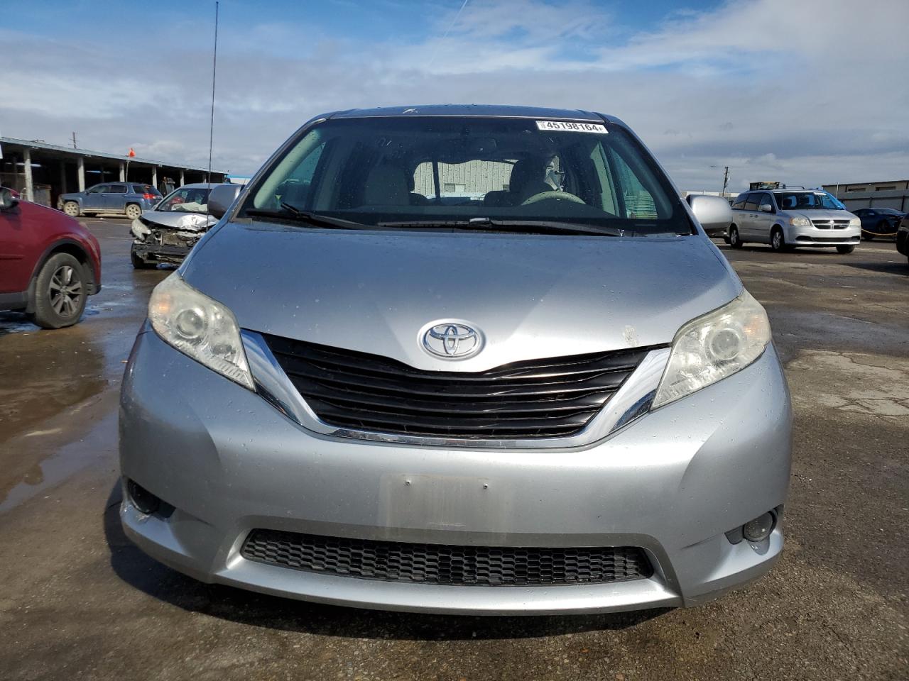 Photo 4 VIN: 5TDKK3DC2BS114428 - TOYOTA SIENNA 