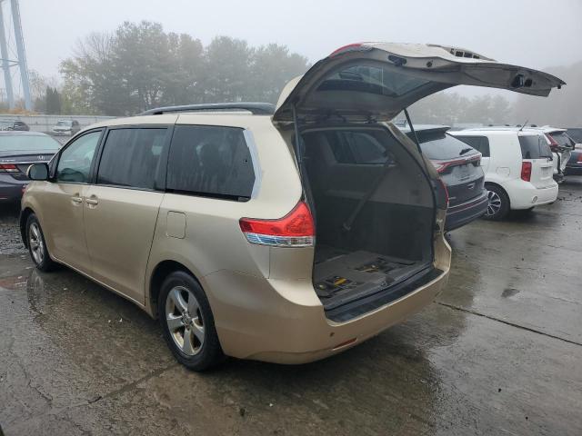 Photo 2 VIN: 5TDKK3DC2BS127857 - TOYOTA SIENNA LE 