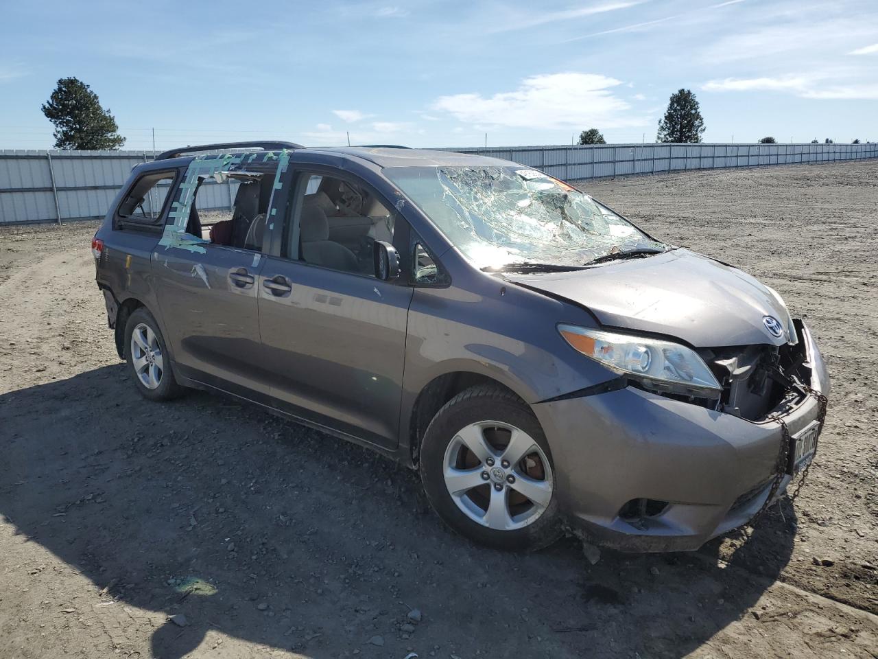 Photo 3 VIN: 5TDKK3DC2BS129088 - TOYOTA SIENNA 