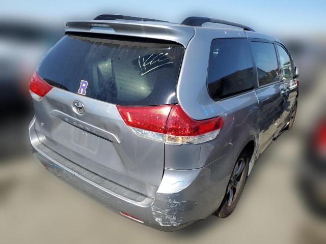 Photo 2 VIN: 5TDKK3DC2BS134629 - TOYOTA SIENNA LE 