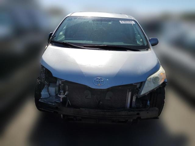 Photo 4 VIN: 5TDKK3DC2BS134629 - TOYOTA SIENNA LE 