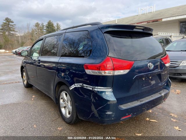 Photo 2 VIN: 5TDKK3DC2BS142102 - TOYOTA SIENNA 