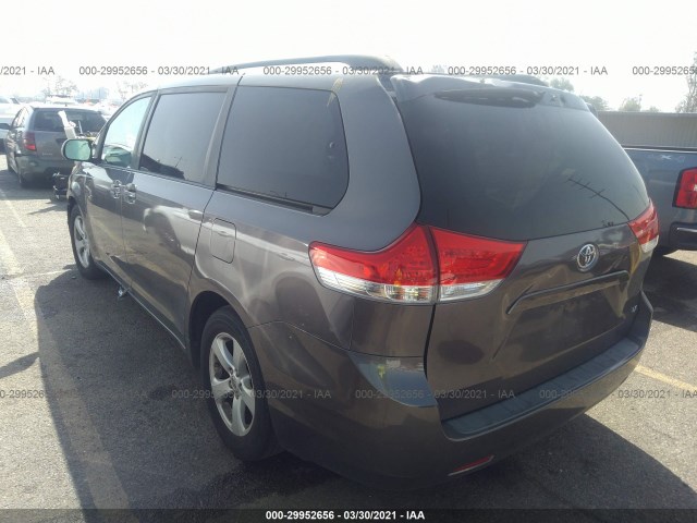 Photo 2 VIN: 5TDKK3DC2BS144870 - TOYOTA SIENNA 