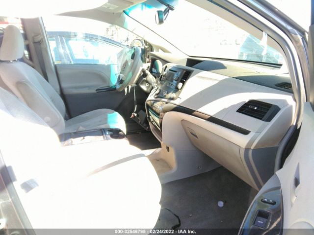 Photo 4 VIN: 5TDKK3DC2BS144870 - TOYOTA SIENNA 