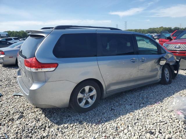 Photo 2 VIN: 5TDKK3DC2BS146635 - TOYOTA SIENNA LE 