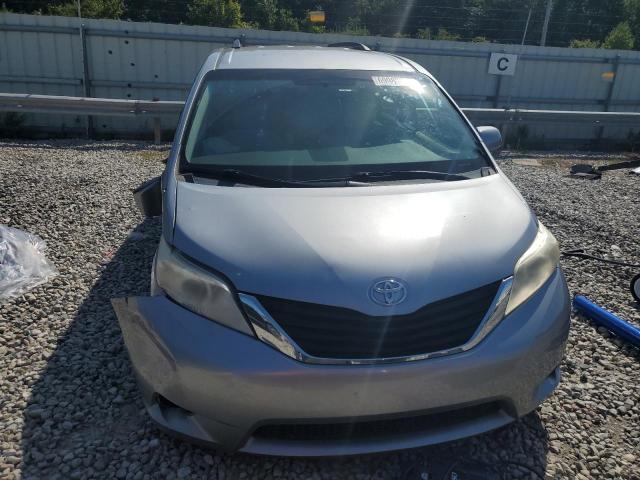 Photo 4 VIN: 5TDKK3DC2BS146635 - TOYOTA SIENNA LE 