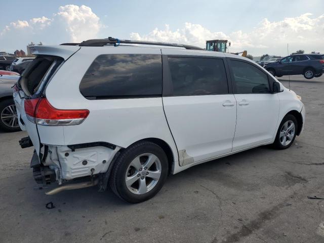 Photo 2 VIN: 5TDKK3DC2BS170210 - TOYOTA SIENNA LE 