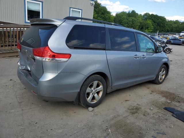 Photo 2 VIN: 5TDKK3DC2CS181368 - TOYOTA SIENNA LE 