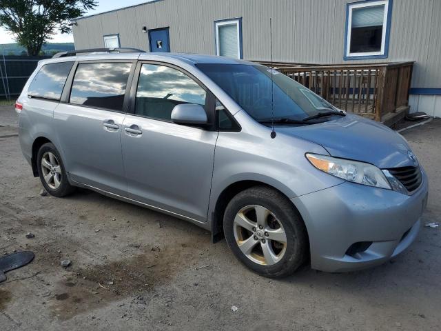 Photo 3 VIN: 5TDKK3DC2CS181368 - TOYOTA SIENNA LE 