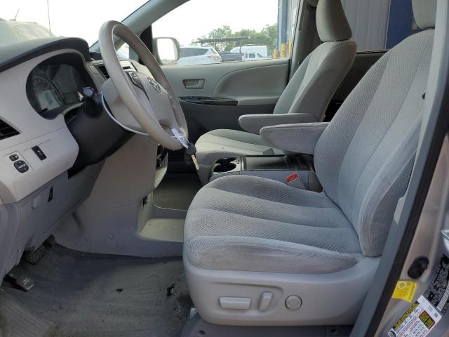 Photo 6 VIN: 5TDKK3DC2CS181368 - TOYOTA SIENNA LE 