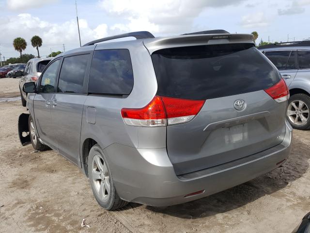 Photo 2 VIN: 5TDKK3DC2CS183444 - TOYOTA SIENNA LE 