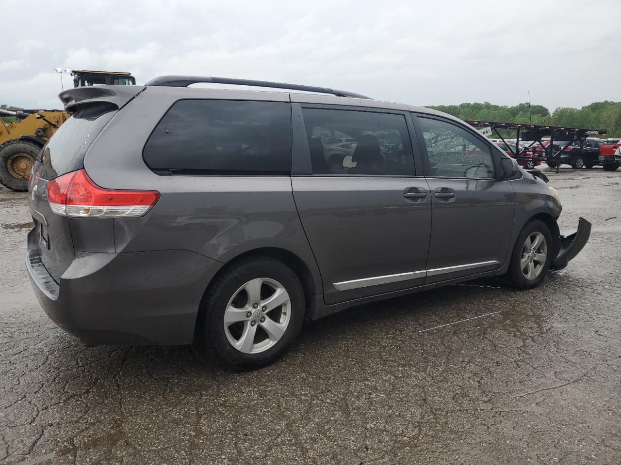 Photo 2 VIN: 5TDKK3DC2CS185825 - TOYOTA SIENNA 