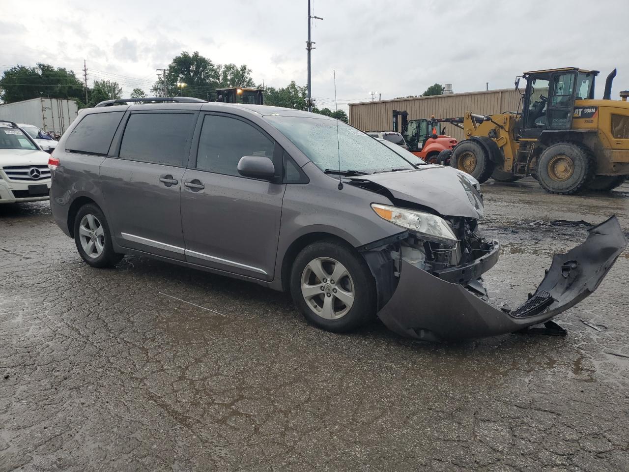 Photo 3 VIN: 5TDKK3DC2CS185825 - TOYOTA SIENNA 