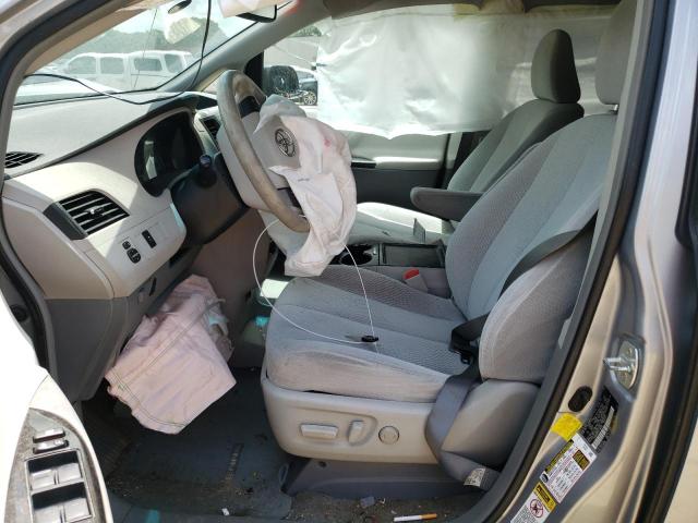 Photo 6 VIN: 5TDKK3DC2CS186585 - TOYOTA SIENNA LE 