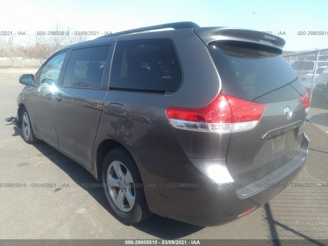 Photo 2 VIN: 5TDKK3DC2CS190958 - TOYOTA SIENNA 