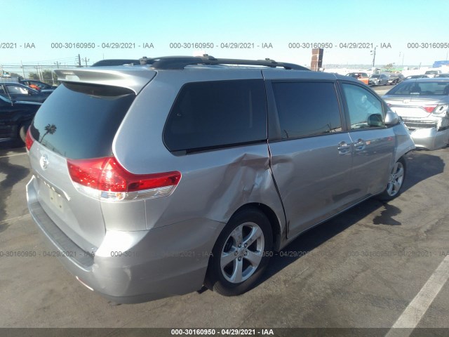 Photo 3 VIN: 5TDKK3DC2CS192936 - TOYOTA SIENNA 