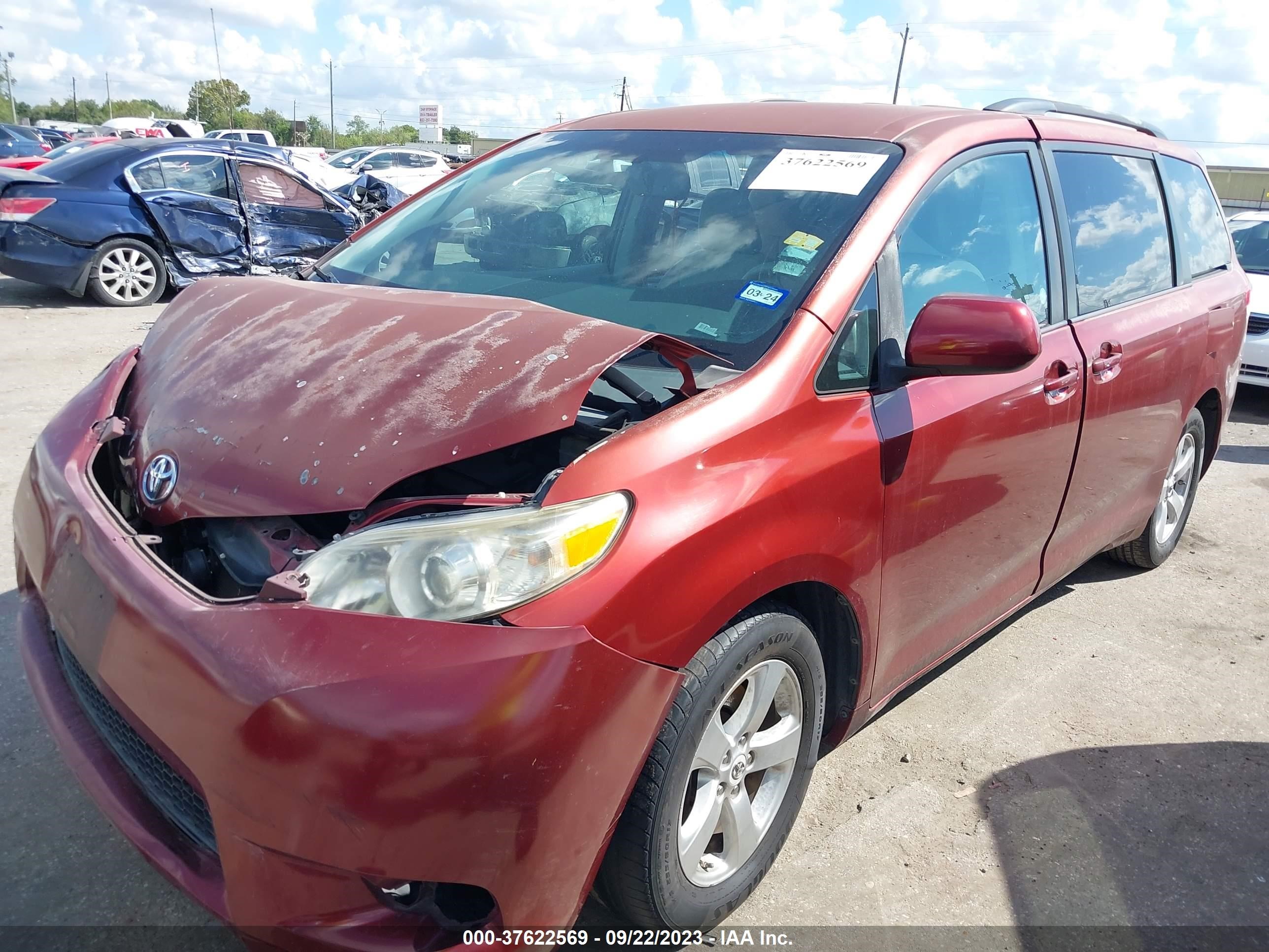 Photo 1 VIN: 5TDKK3DC2CS197974 - TOYOTA SIENNA 