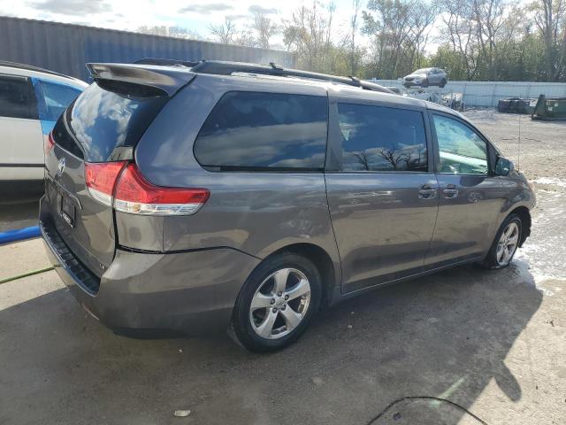 Photo 2 VIN: 5TDKK3DC2CS200971 - TOYOTA SIENNA LE 