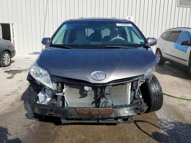 Photo 4 VIN: 5TDKK3DC2CS200971 - TOYOTA SIENNA LE 