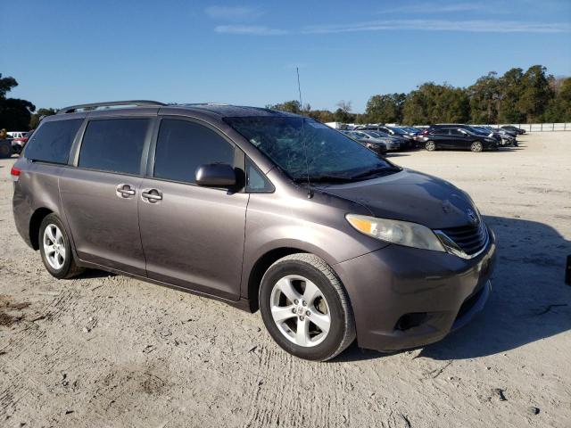 Photo 3 VIN: 5TDKK3DC2CS224218 - TOYOTA SIENNA LE 