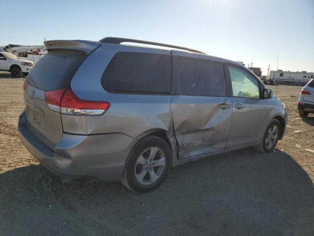 Photo 2 VIN: 5TDKK3DC2CS243870 - TOYOTA SIENNA LE 