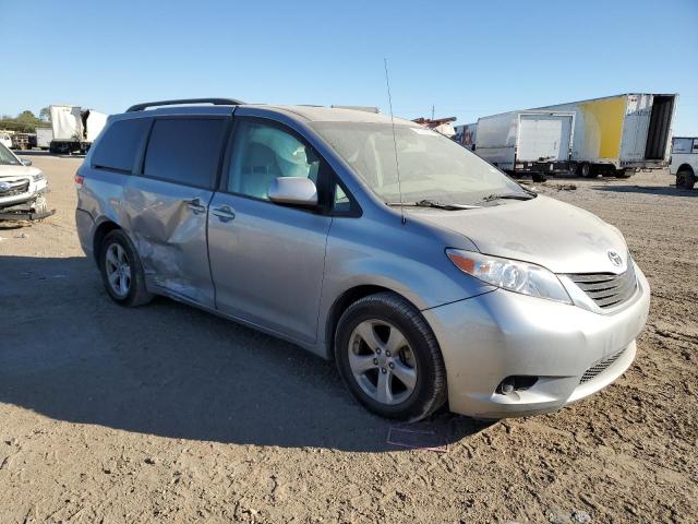 Photo 3 VIN: 5TDKK3DC2CS243870 - TOYOTA SIENNA LE 