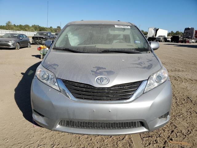 Photo 4 VIN: 5TDKK3DC2CS243870 - TOYOTA SIENNA LE 