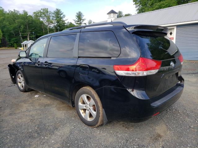 Photo 2 VIN: 5TDKK3DC2CS262628 - TOYOTA SIENNA LE 