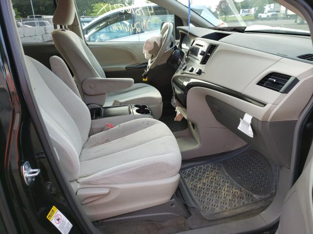 Photo 4 VIN: 5TDKK3DC2CS262628 - TOYOTA SIENNA LE 