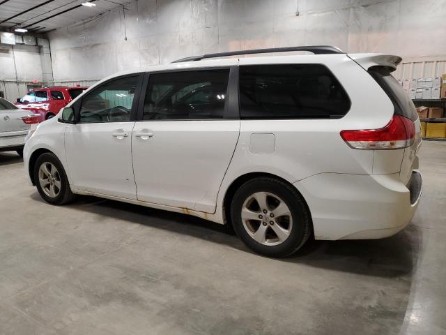 Photo 1 VIN: 5TDKK3DC2CS268719 - TOYOTA SIENNA LE 