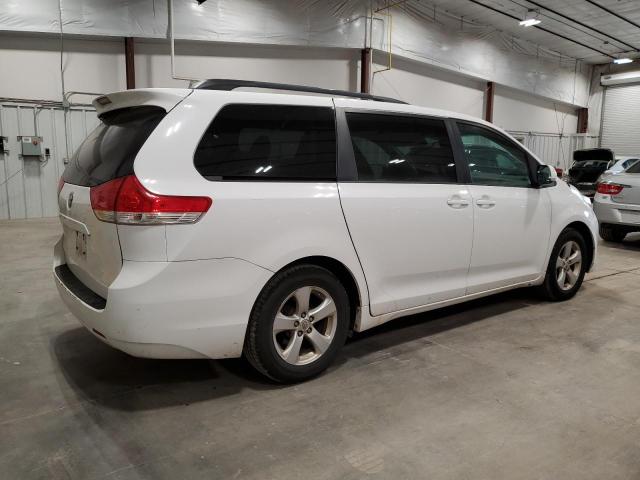 Photo 2 VIN: 5TDKK3DC2CS268719 - TOYOTA SIENNA LE 