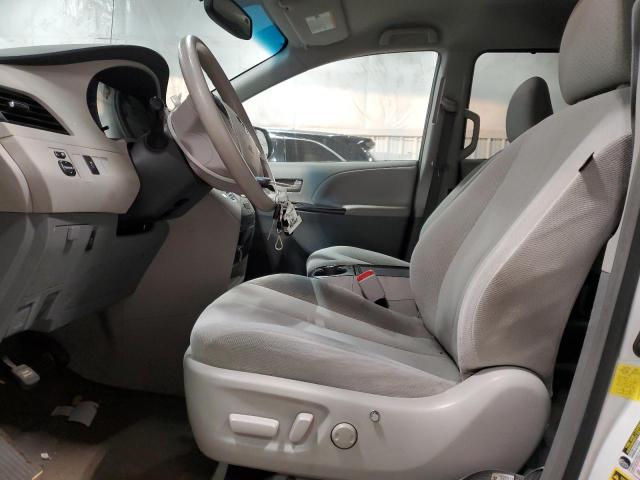 Photo 6 VIN: 5TDKK3DC2CS268719 - TOYOTA SIENNA LE 