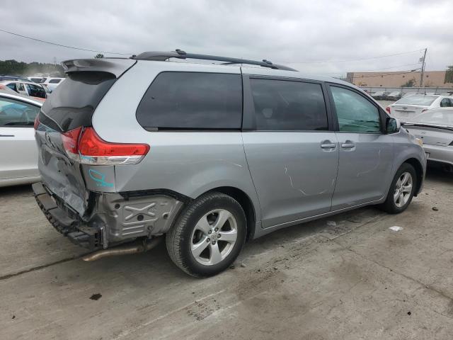 Photo 2 VIN: 5TDKK3DC2DS299308 - TOYOTA SIENNA LE 