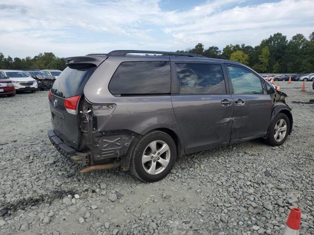 Photo 2 VIN: 5TDKK3DC2DS302675 - TOYOTA SIENNA LE 