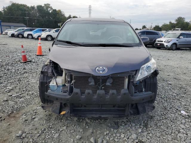 Photo 4 VIN: 5TDKK3DC2DS302675 - TOYOTA SIENNA LE 