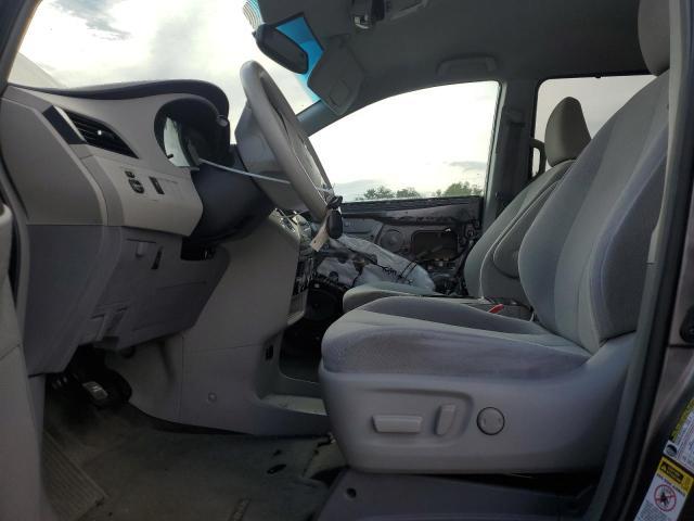 Photo 6 VIN: 5TDKK3DC2DS302675 - TOYOTA SIENNA LE 