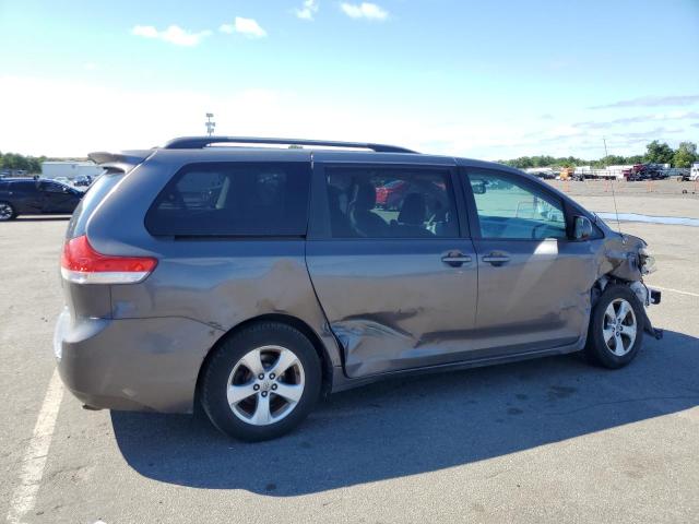 Photo 2 VIN: 5TDKK3DC2DS313420 - TOYOTA SIENNA LE 