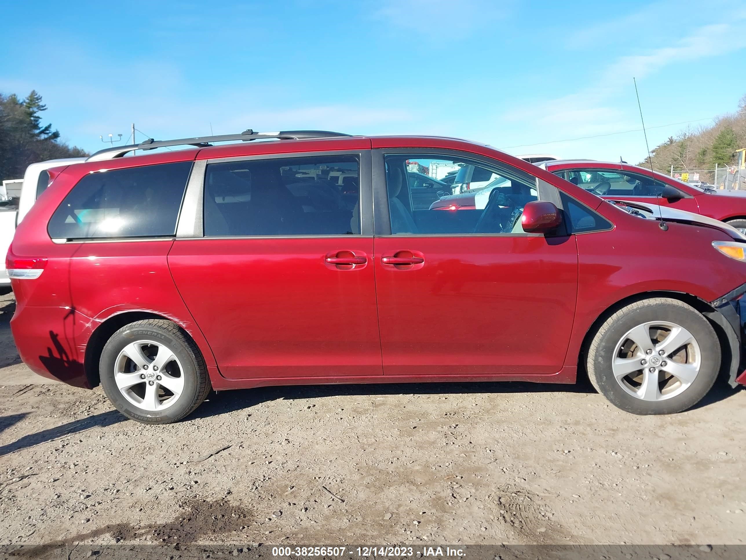 Photo 12 VIN: 5TDKK3DC2DS323168 - TOYOTA SIENNA 