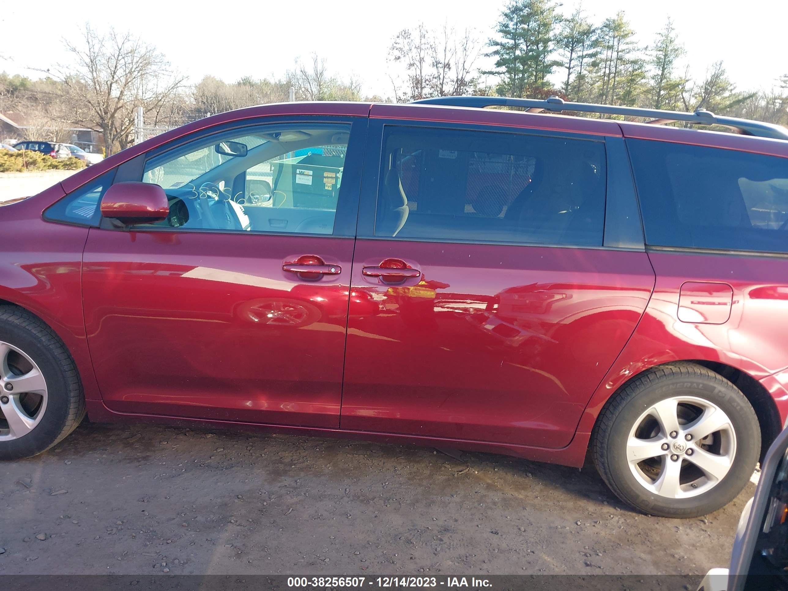 Photo 13 VIN: 5TDKK3DC2DS323168 - TOYOTA SIENNA 