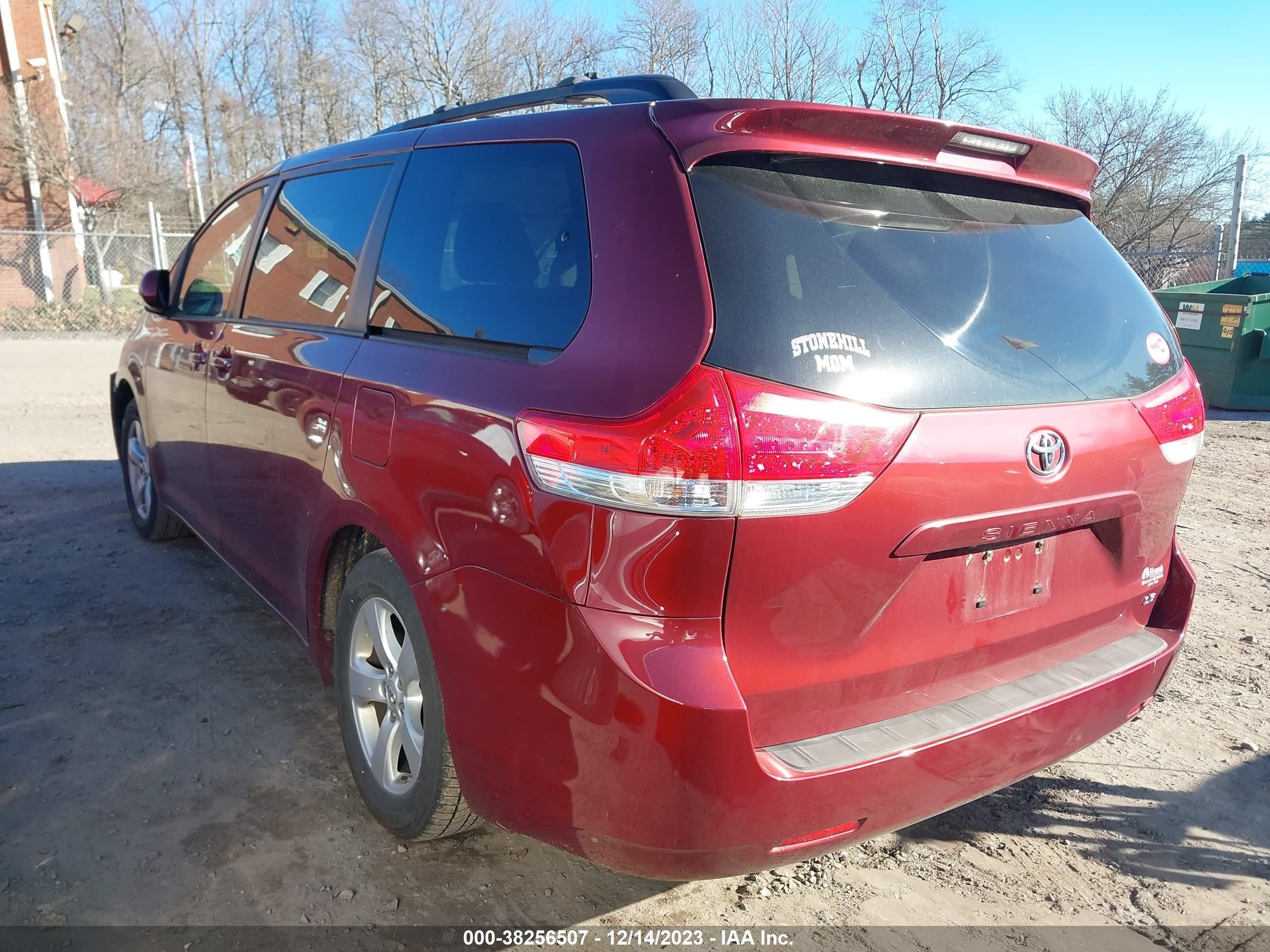 Photo 2 VIN: 5TDKK3DC2DS323168 - TOYOTA SIENNA 