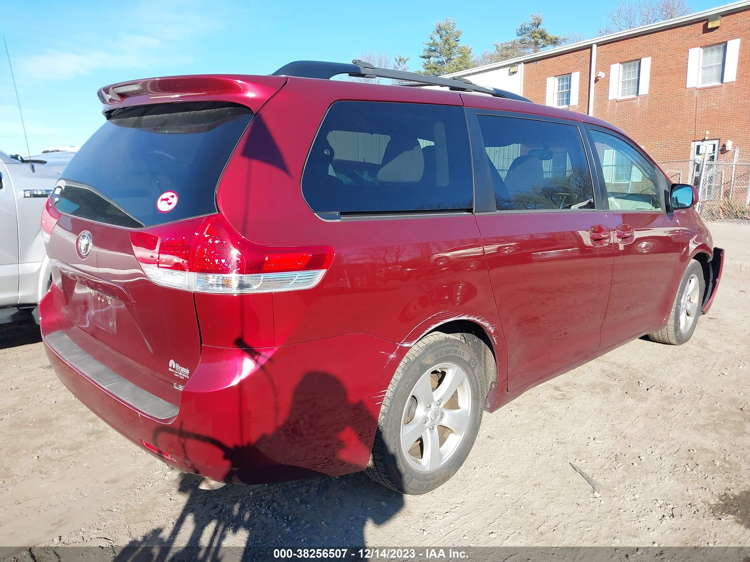 Photo 3 VIN: 5TDKK3DC2DS323168 - TOYOTA SIENNA 