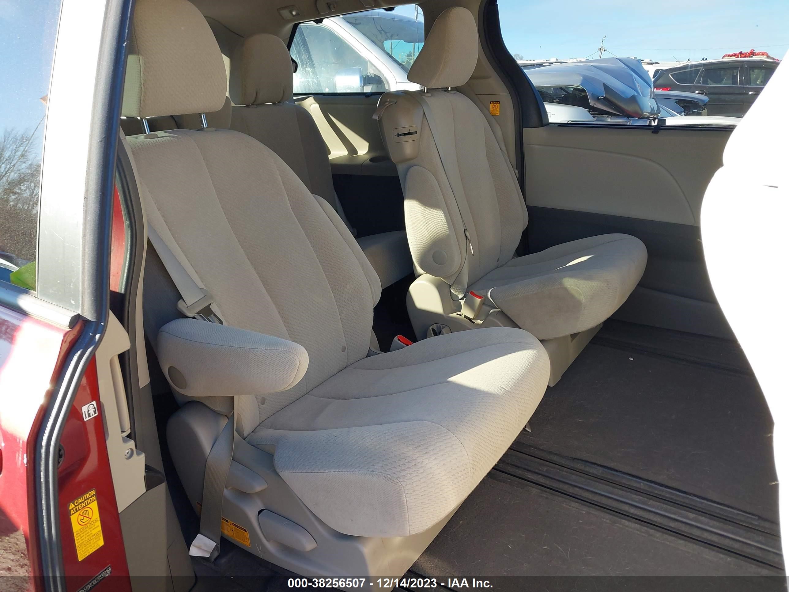 Photo 7 VIN: 5TDKK3DC2DS323168 - TOYOTA SIENNA 