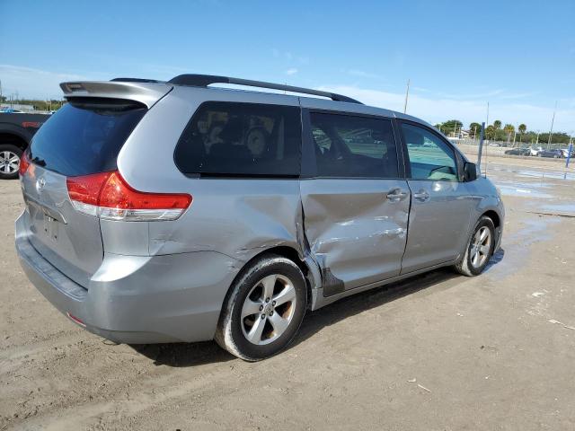 Photo 2 VIN: 5TDKK3DC2DS334901 - TOYOTA SIENNA LE 