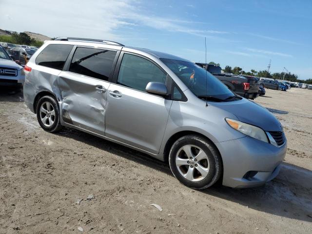 Photo 3 VIN: 5TDKK3DC2DS334901 - TOYOTA SIENNA LE 