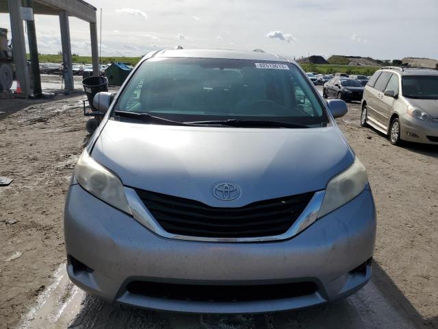 Photo 4 VIN: 5TDKK3DC2DS334901 - TOYOTA SIENNA LE 